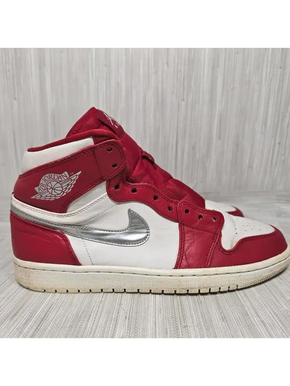 Air Jordan 1 Retro High Silver Medal 2016 Size 10.5 332550-602